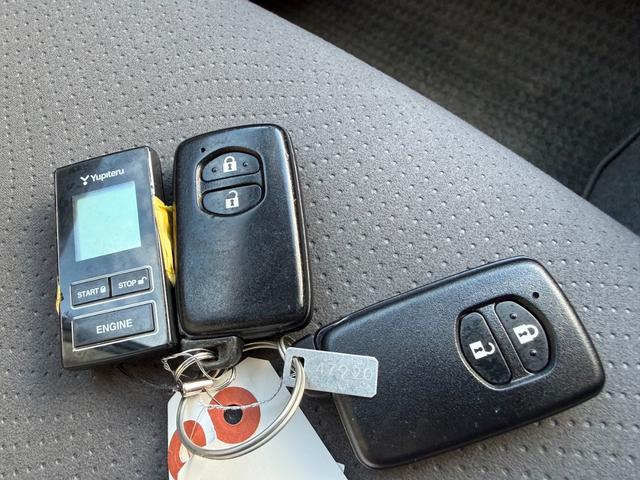 プリウス Ｓ　ハイブリッドバッテリーリビルト交換済　保証１年　修復歴無し　ディーラー点検車　ＨＤＤナビ　フルセグＴＶ　ＥＴＣ　寒冷地仕様　エンジンスターター　車両取説　業者内装クリーニング　スマートキー２つ（41枚目）