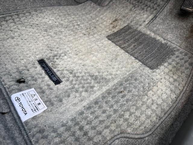 プリウス Ｓ　ハイブリッドバッテリーリビルト交換済　保証１年　修復歴無し　ディーラー点検車　ＨＤＤナビ　フルセグＴＶ　ＥＴＣ　寒冷地仕様　エンジンスターター　車両取説　業者内装クリーニング　スマートキー２つ（43枚目）