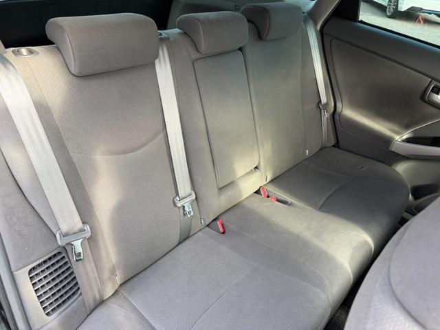 プリウス Ｓ　ハイブリッドバッテリーリビルト交換済　保証１年　修復歴無し　ディーラー点検車　ＨＤＤナビ　フルセグＴＶ　ＥＴＣ　寒冷地仕様　エンジンスターター　車両取説　業者内装クリーニング　スマートキー２つ（46枚目）