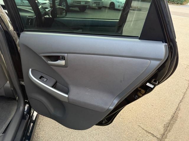 プリウス Ｓ　ハイブリッドバッテリーリビルト交換済　保証１年　修復歴無し　ディーラー点検車　ＨＤＤナビ　フルセグＴＶ　ＥＴＣ　寒冷地仕様　エンジンスターター　車両取説　業者内装クリーニング　スマートキー２つ（51枚目）