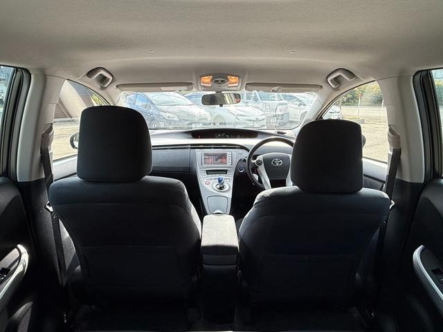 プリウス Ｓ　保証１年　修復歴無し　後期型　走行９．３万ｋ　ディーラー点検車　ＳＤナビ　ＡＵＸ　ワンセグＴＶ　バックカメラ　ＥＴＣ　車両取説　業者内装クリーニング　スマートキー　２０２１年製ダンロップスタッドレス（7枚目）