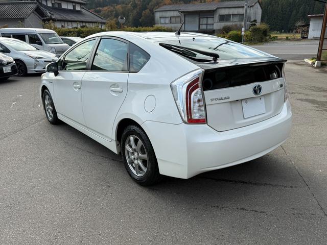 プリウス Ｓ　保証１年　修復歴無し　後期型　走行９．３万ｋ　ディーラー点検車　ＳＤナビ　ＡＵＸ　ワンセグＴＶ　バックカメラ　ＥＴＣ　車両取説　業者内装クリーニング　スマートキー　２０２１年製ダンロップスタッドレス（9枚目）