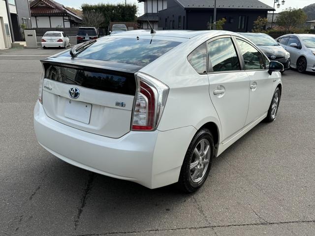 プリウス Ｓ　保証１年　修復歴無し　後期型　走行９．３万ｋ　ディーラー点検車　ＳＤナビ　ＡＵＸ　ワンセグＴＶ　バックカメラ　ＥＴＣ　車両取説　業者内装クリーニング　スマートキー　２０２１年製ダンロップスタッドレス（11枚目）