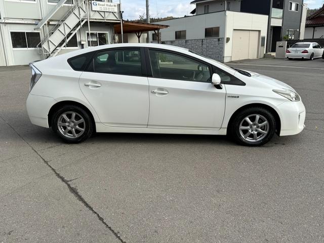 プリウス Ｓ　保証１年　修復歴無し　後期型　走行９．３万ｋ　ディーラー点検車　ＳＤナビ　ＡＵＸ　ワンセグＴＶ　バックカメラ　ＥＴＣ　車両取説　業者内装クリーニング　スマートキー　２０２１年製ダンロップスタッドレス（12枚目）