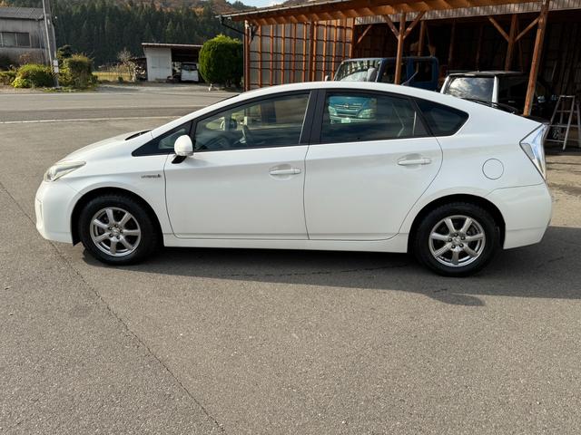 プリウス Ｓ　保証１年　修復歴無し　後期型　走行９．３万ｋ　ディーラー点検車　ＳＤナビ　ＡＵＸ　ワンセグＴＶ　バックカメラ　ＥＴＣ　車両取説　業者内装クリーニング　スマートキー　２０２１年製ダンロップスタッドレス（14枚目）