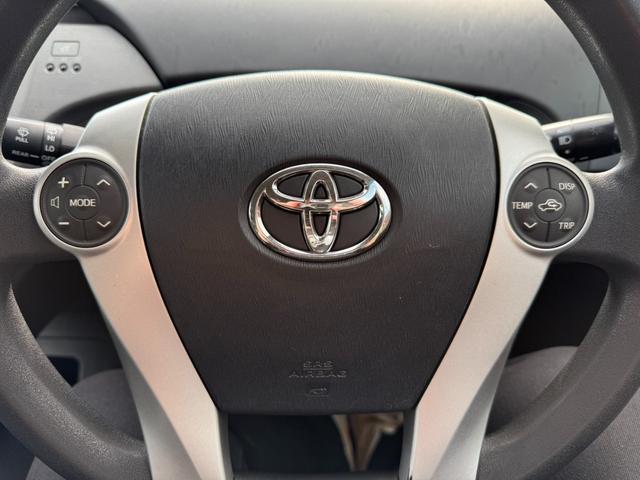 プリウス Ｓ　保証１年　修復歴無し　後期型　走行９．３万ｋ　ディーラー点検車　ＳＤナビ　ＡＵＸ　ワンセグＴＶ　バックカメラ　ＥＴＣ　車両取説　業者内装クリーニング　スマートキー　２０２１年製ダンロップスタッドレス（21枚目）