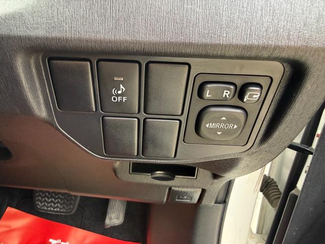 プリウス Ｓ　保証１年　修復歴無し　後期型　走行９．３万ｋ　ディーラー点検車　ＳＤナビ　ＡＵＸ　ワンセグＴＶ　バックカメラ　ＥＴＣ　車両取説　業者内装クリーニング　スマートキー　２０２１年製ダンロップスタッドレス（30枚目）