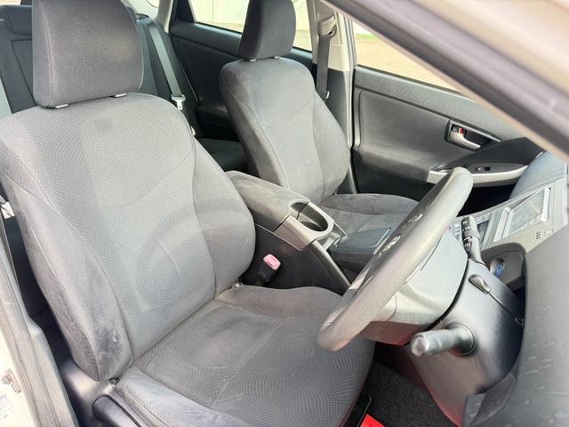 プリウス Ｓ　保証１年　修復歴無し　後期型　走行９．３万ｋ　ディーラー点検車　ＳＤナビ　ＡＵＸ　ワンセグＴＶ　バックカメラ　ＥＴＣ　車両取説　業者内装クリーニング　スマートキー　２０２１年製ダンロップスタッドレス（47枚目）