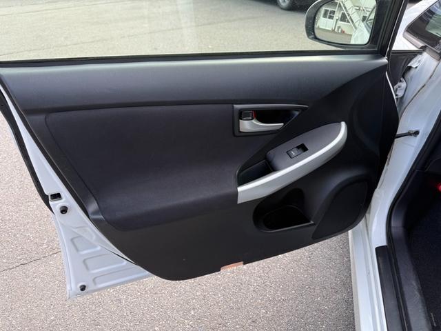 プリウス Ｓ　保証１年　修復歴無し　後期型　走行９．３万ｋ　ディーラー点検車　ＳＤナビ　ＡＵＸ　ワンセグＴＶ　バックカメラ　ＥＴＣ　車両取説　業者内装クリーニング　スマートキー　２０２１年製ダンロップスタッドレス（54枚目）