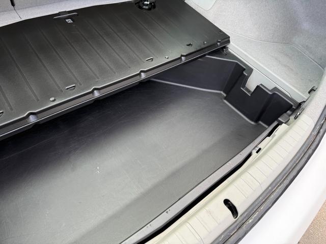 プリウス Ｓ　保証１年　修復歴無し　後期型　走行９．３万ｋ　ディーラー点検車　ＳＤナビ　ＡＵＸ　ワンセグＴＶ　バックカメラ　ＥＴＣ　車両取説　業者内装クリーニング　スマートキー　２０２１年製ダンロップスタッドレス（60枚目）