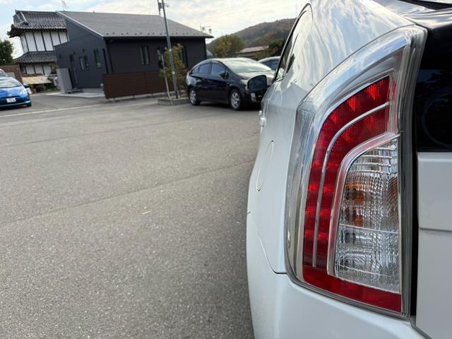プリウス Ｓ　保証１年　修復歴無し　後期型　走行９．３万ｋ　ディーラー点検車　ＳＤナビ　ＡＵＸ　ワンセグＴＶ　バックカメラ　ＥＴＣ　車両取説　業者内装クリーニング　スマートキー　２０２１年製ダンロップスタッドレス（68枚目）