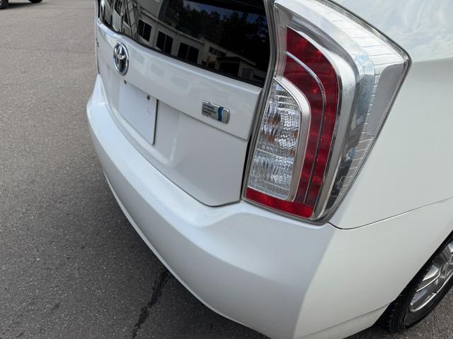 プリウス Ｓ　保証１年　修復歴無し　後期型　走行９．３万ｋ　ディーラー点検車　ＳＤナビ　ＡＵＸ　ワンセグＴＶ　バックカメラ　ＥＴＣ　車両取説　業者内装クリーニング　スマートキー　２０２１年製ダンロップスタッドレス（76枚目）