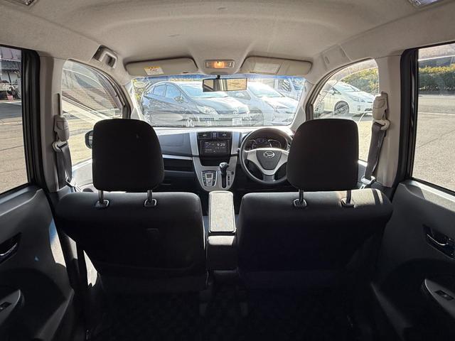 ダッシュボード全体像です。大きな汚れなどない車でした。