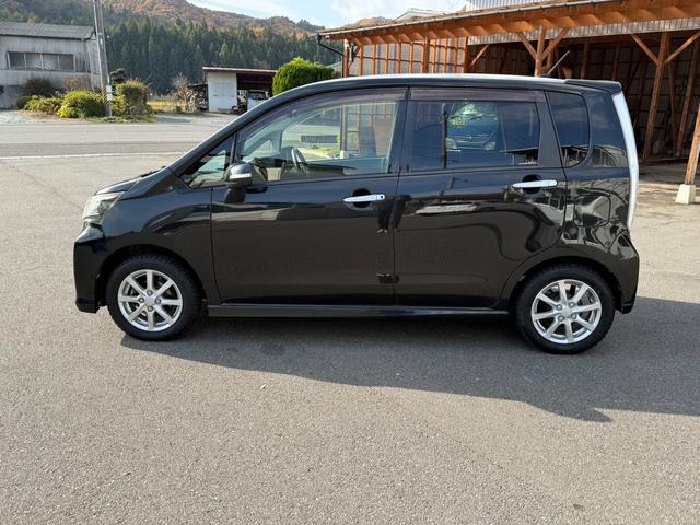 側面も綺麗な車です。