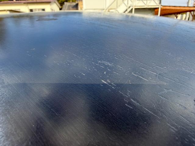 屋根は一部現状色あせがありますが、こちらは当店で再塗装してからご納車となりますので、ご安心くださいませ。