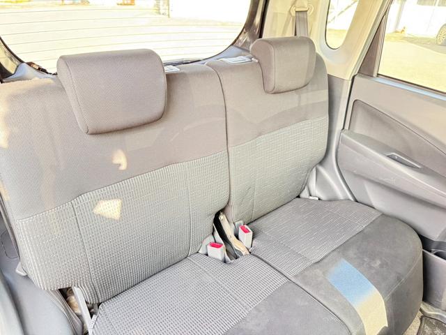 こちら側からリアシートを見ても綺麗な状態が確認できます。