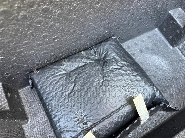 万が一の際のパンク修理キットもございます。