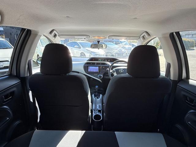 アクア Ｓ　保証１年　修復歴無し　走行２．３万キロ　定期点検記録簿　ＳＤナビ　Ｂｌｕｅｔｏｏｔｈ　ワンセグＴＶ　バックカメラ　車両取説　業者内装クリーニング　スマートキー　関東仕入サビ無　プッシュスタート（7枚目）