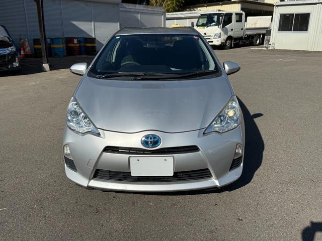 アクア Ｓ　保証１年　修復歴無し　走行２．３万キロ　定期点検記録簿　ＳＤナビ　Ｂｌｕｅｔｏｏｔｈ　ワンセグＴＶ　バックカメラ　車両取説　業者内装クリーニング　スマートキー　関東仕入サビ無　プッシュスタート（13枚目）