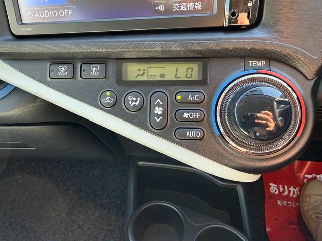 アクア Ｓ　保証１年　修復歴無し　走行２．３万キロ　定期点検記録簿　ＳＤナビ　Ｂｌｕｅｔｏｏｔｈ　ワンセグＴＶ　バックカメラ　車両取説　業者内装クリーニング　スマートキー　関東仕入サビ無　プッシュスタート（26枚目）