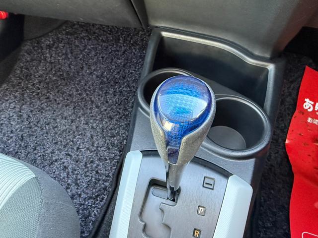 アクア Ｓ　保証１年　修復歴無し　走行２．３万キロ　定期点検記録簿　ＳＤナビ　Ｂｌｕｅｔｏｏｔｈ　ワンセグＴＶ　バックカメラ　車両取説　業者内装クリーニング　スマートキー　関東仕入サビ無　プッシュスタート（27枚目）