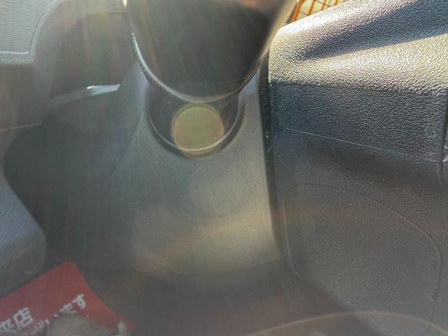 アクア Ｓ　保証１年　修復歴無し　走行２．３万キロ　定期点検記録簿　ＳＤナビ　Ｂｌｕｅｔｏｏｔｈ　ワンセグＴＶ　バックカメラ　車両取説　業者内装クリーニング　スマートキー　関東仕入サビ無　プッシュスタート（28枚目）