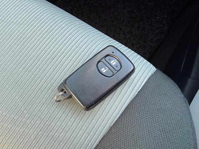 アクア Ｓ　保証１年　修復歴無し　走行２．３万キロ　定期点検記録簿　ＳＤナビ　Ｂｌｕｅｔｏｏｔｈ　ワンセグＴＶ　バックカメラ　車両取説　業者内装クリーニング　スマートキー　関東仕入サビ無　プッシュスタート（42枚目）