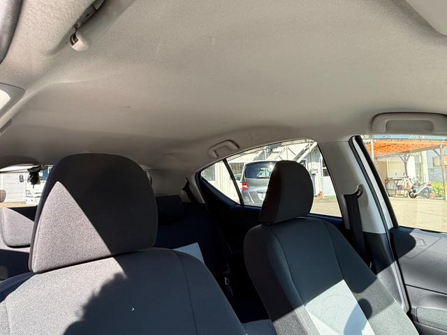 アクア Ｓ　保証１年　修復歴無し　走行２．３万キロ　定期点検記録簿　ＳＤナビ　Ｂｌｕｅｔｏｏｔｈ　ワンセグＴＶ　バックカメラ　車両取説　業者内装クリーニング　スマートキー　関東仕入サビ無　プッシュスタート（48枚目）