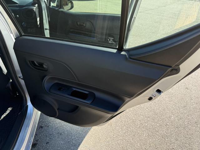 アクア Ｓ　保証１年　修復歴無し　走行２．３万キロ　定期点検記録簿　ＳＤナビ　Ｂｌｕｅｔｏｏｔｈ　ワンセグＴＶ　バックカメラ　車両取説　業者内装クリーニング　スマートキー　関東仕入サビ無　プッシュスタート（51枚目）