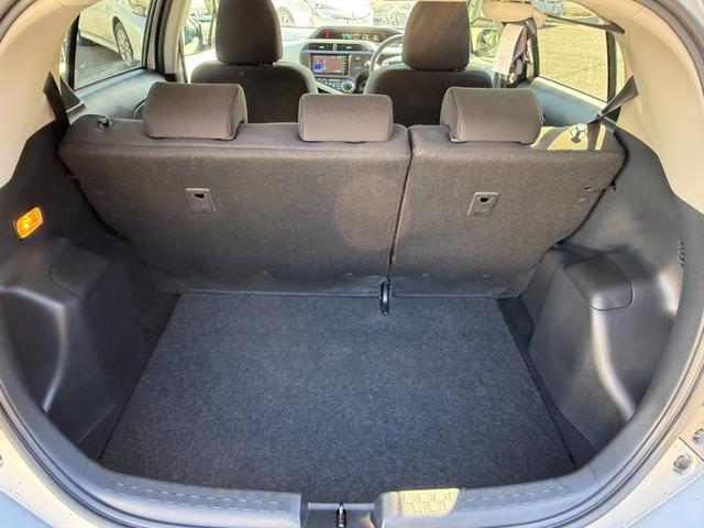 アクア Ｓ　保証１年　修復歴無し　走行２．３万キロ　定期点検記録簿　ＳＤナビ　Ｂｌｕｅｔｏｏｔｈ　ワンセグＴＶ　バックカメラ　車両取説　業者内装クリーニング　スマートキー　関東仕入サビ無　プッシュスタート（54枚目）