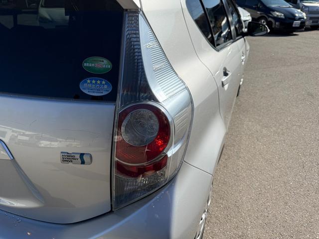 アクア Ｓ　保証１年　修復歴無し　走行２．３万キロ　定期点検記録簿　ＳＤナビ　Ｂｌｕｅｔｏｏｔｈ　ワンセグＴＶ　バックカメラ　車両取説　業者内装クリーニング　スマートキー　関東仕入サビ無　プッシュスタート（66枚目）