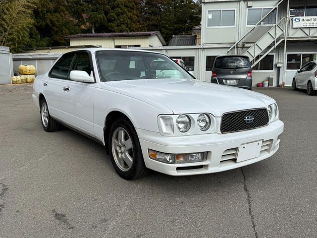 セドリック グランツーリスモアルティマスーパーハイキャス ターボ 修復歴無し 定期点検記録簿 VQ30エンジン ETC キーレス 社外ナビ 元関東登録車サビ無し 車両取説 業者内装クリーニング スペアキー ドラレコ 2022年製夏タイヤ パワーシート(2枚目)