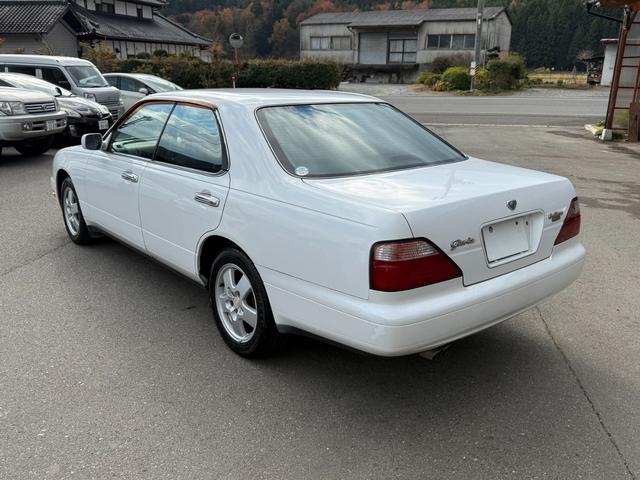 セドリック グランツーリスモアルティマスーパーハイキャス ターボ 修復歴無し 定期点検記録簿 VQ30エンジン ETC キーレス 社外ナビ 元関東登録車サビ無し 車両取説 業者内装クリーニング スペアキー ドラレコ 2022年製夏タイヤ パワーシート(9枚目)