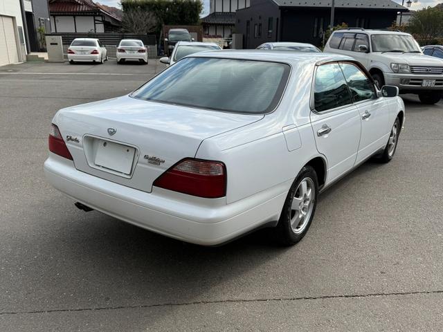 セドリック グランツーリスモアルティマスーパーハイキャス ターボ 修復歴無し 定期点検記録簿 VQ30エンジン ETC キーレス 社外ナビ 元関東登録車サビ無し 車両取説 業者内装クリーニング スペアキー ドラレコ 2022年製夏タイヤ パワーシート(11枚目)