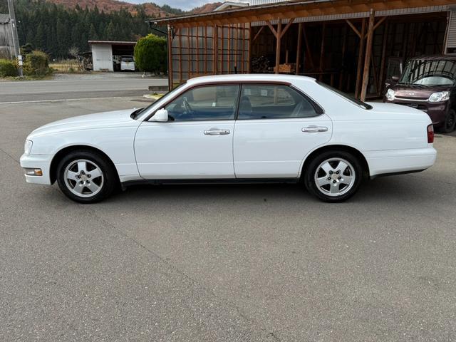 セドリック グランツーリスモアルティマスーパーハイキャス ターボ 修復歴無し 定期点検記録簿 VQ30エンジン ETC キーレス 社外ナビ 元関東登録車サビ無し 車両取説 業者内装クリーニング スペアキー ドラレコ 2022年製夏タイヤ パワーシート(13枚目)