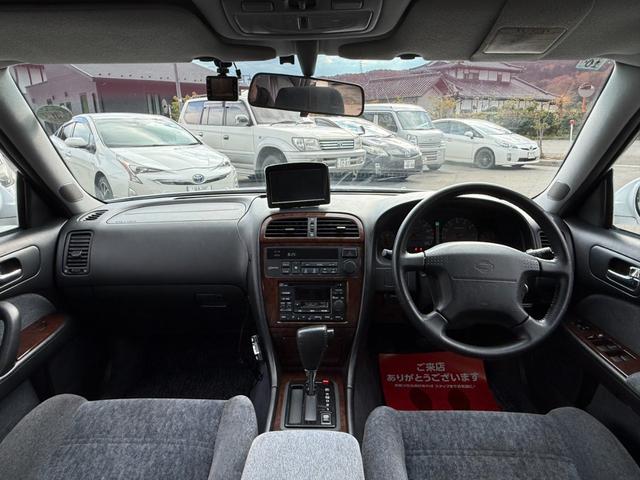 セドリック グランツーリスモアルティマスーパーハイキャス ターボ 修復歴無し 定期点検記録簿 VQ30エンジン ETC キーレス 社外ナビ 元関東登録車サビ無し 車両取説 業者内装クリーニング スペアキー ドラレコ 2022年製夏タイヤ パワーシート(17枚目)