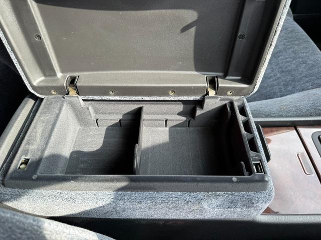 セドリック グランツーリスモアルティマスーパーハイキャス ターボ 修復歴無し 定期点検記録簿 VQ30エンジン ETC キーレス 社外ナビ 元関東登録車サビ無し 車両取説 業者内装クリーニング スペアキー ドラレコ 2022年製夏タイヤ パワーシート(34枚目)