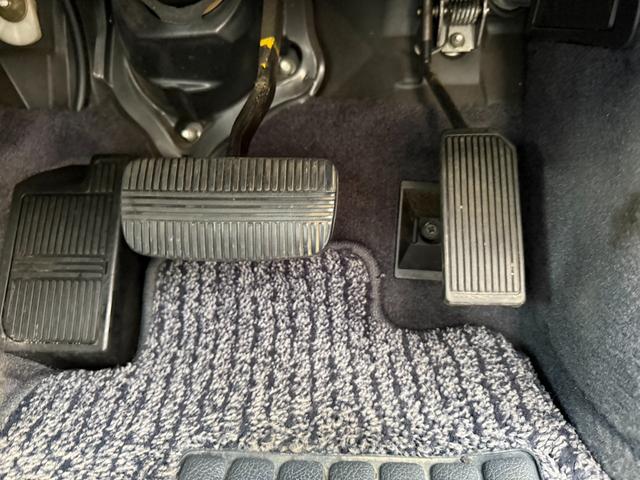 セドリック グランツーリスモアルティマスーパーハイキャス ターボ 修復歴無し 定期点検記録簿 VQ30エンジン ETC キーレス 社外ナビ 元関東登録車サビ無し 車両取説 業者内装クリーニング スペアキー ドラレコ 2022年製夏タイヤ パワーシート(45枚目)