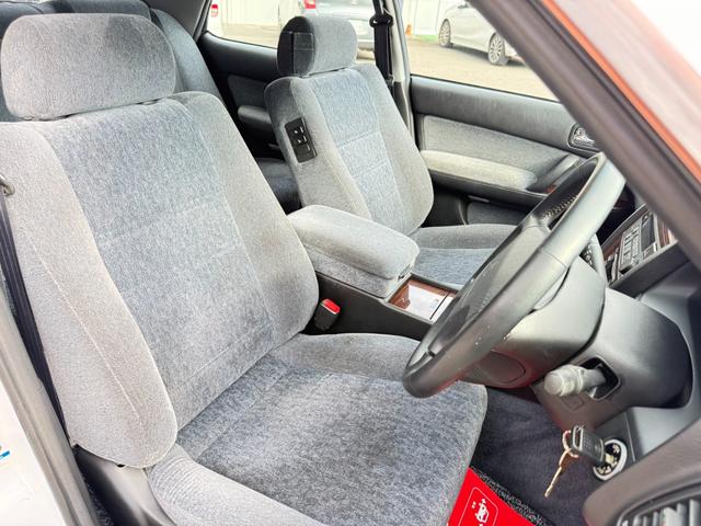 セドリック グランツーリスモアルティマスーパーハイキャス ターボ 修復歴無し 定期点検記録簿 VQ30エンジン ETC キーレス 社外ナビ 元関東登録車サビ無し 車両取説 業者内装クリーニング スペアキー ドラレコ 2022年製夏タイヤ パワーシート(46枚目)