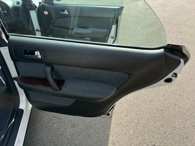 セドリック グランツーリスモアルティマスーパーハイキャス ターボ 修復歴無し 定期点検記録簿 VQ30エンジン ETC キーレス 社外ナビ 元関東登録車サビ無し 車両取説 業者内装クリーニング スペアキー ドラレコ 2022年製夏タイヤ パワーシート(52枚目)