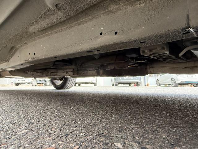 セドリック グランツーリスモアルティマスーパーハイキャス ターボ 修復歴無し 定期点検記録簿 VQ30エンジン ETC キーレス 社外ナビ 元関東登録車サビ無し 車両取説 業者内装クリーニング スペアキー ドラレコ 2022年製夏タイヤ パワーシート(74枚目)