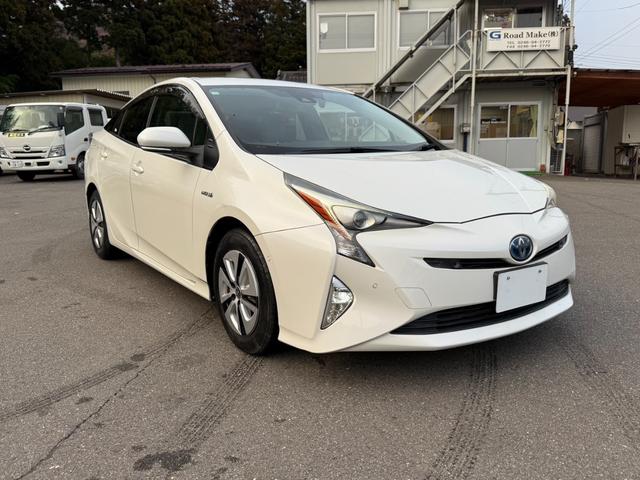 プリウス Ａ　保証１年　走行４．９万ｋ　ディーラー点検車　９インチＳＤナビ　Ｂｌｕｅｔｏｏｔｈ　ＴＶ　バックカメラ　ＥＴＣ　業者内装クリーニング　リチウムイオンＨＶ　ブリヂストン夏タイヤ　ドラレコ　関東仕入サビ無し（2枚目）