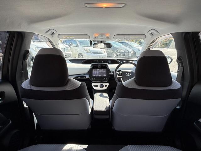 プリウス Ａ　保証１年　走行４．９万ｋ　ディーラー点検車　９インチＳＤナビ　Ｂｌｕｅｔｏｏｔｈ　ＴＶ　バックカメラ　ＥＴＣ　業者内装クリーニング　リチウムイオンＨＶ　ブリヂストン夏タイヤ　ドラレコ　関東仕入サビ無し（7枚目）