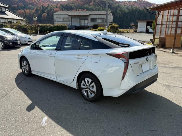 プリウス Ａ　保証１年　走行４．９万ｋ　ディーラー点検車　９インチＳＤナビ　Ｂｌｕｅｔｏｏｔｈ　ＴＶ　バックカメラ　ＥＴＣ　業者内装クリーニング　リチウムイオンＨＶ　ブリヂストン夏タイヤ　ドラレコ　関東仕入サビ無し（9枚目）