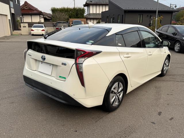 プリウス Ａ　保証１年　走行４．９万ｋ　ディーラー点検車　９インチＳＤナビ　Ｂｌｕｅｔｏｏｔｈ　ＴＶ　バックカメラ　ＥＴＣ　業者内装クリーニング　リチウムイオンＨＶ　ブリヂストン夏タイヤ　ドラレコ　関東仕入サビ無し（11枚目）