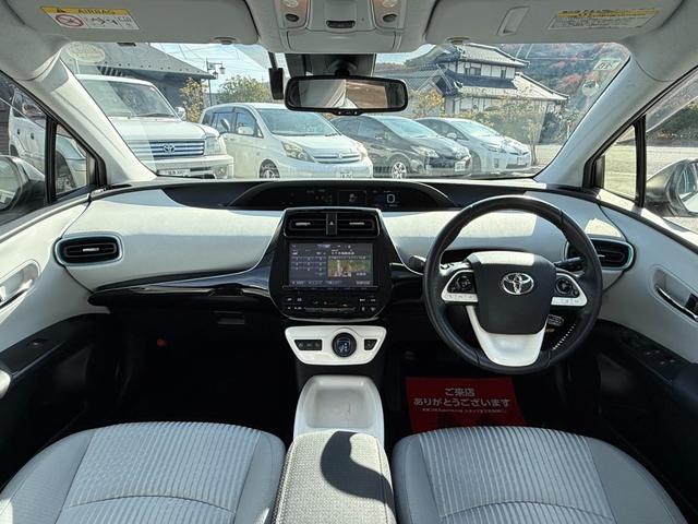 プリウス Ａ　保証１年　走行４．９万ｋ　ディーラー点検車　９インチＳＤナビ　Ｂｌｕｅｔｏｏｔｈ　ＴＶ　バックカメラ　ＥＴＣ　業者内装クリーニング　リチウムイオンＨＶ　ブリヂストン夏タイヤ　ドラレコ　関東仕入サビ無し（17枚目）