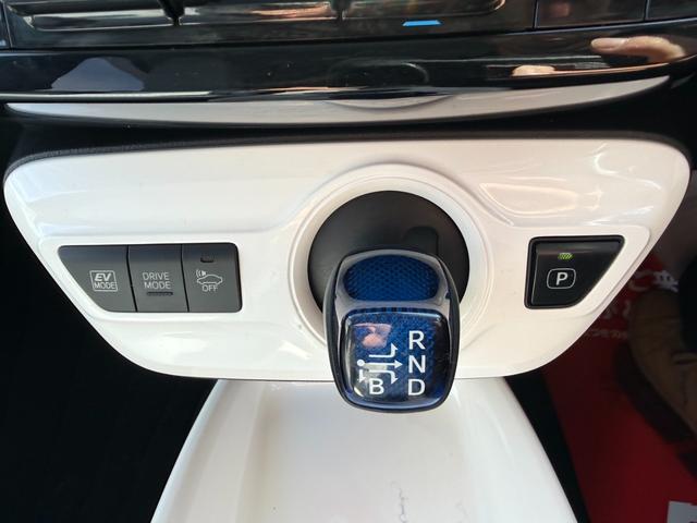 プリウス Ａ　保証１年　走行４．９万ｋ　ディーラー点検車　９インチＳＤナビ　Ｂｌｕｅｔｏｏｔｈ　ＴＶ　バックカメラ　ＥＴＣ　業者内装クリーニング　リチウムイオンＨＶ　ブリヂストン夏タイヤ　ドラレコ　関東仕入サビ無し（27枚目）