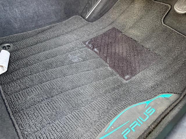 プリウス Ａ　保証１年　走行４．９万ｋ　ディーラー点検車　９インチＳＤナビ　Ｂｌｕｅｔｏｏｔｈ　ＴＶ　バックカメラ　ＥＴＣ　業者内装クリーニング　リチウムイオンＨＶ　ブリヂストン夏タイヤ　ドラレコ　関東仕入サビ無し（44枚目）