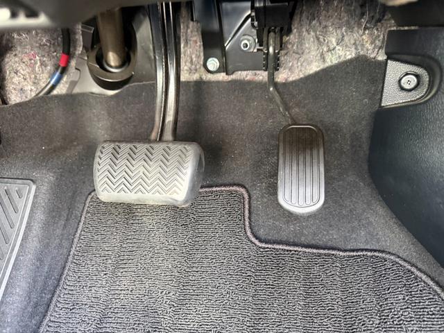 プリウス Ａ　保証１年　走行４．９万ｋ　ディーラー点検車　９インチＳＤナビ　Ｂｌｕｅｔｏｏｔｈ　ＴＶ　バックカメラ　ＥＴＣ　業者内装クリーニング　リチウムイオンＨＶ　ブリヂストン夏タイヤ　ドラレコ　関東仕入サビ無し（45枚目）