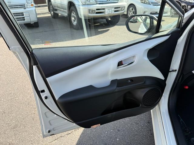 プリウス Ａ　保証１年　走行４．９万ｋ　ディーラー点検車　９インチＳＤナビ　Ｂｌｕｅｔｏｏｔｈ　ＴＶ　バックカメラ　ＥＴＣ　業者内装クリーニング　リチウムイオンＨＶ　ブリヂストン夏タイヤ　ドラレコ　関東仕入サビ無し（53枚目）